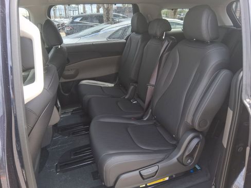 New 2026 Kia Carnival EX FWD image 15