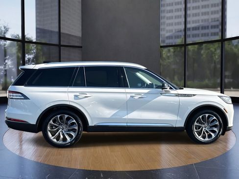 Used 2025 Lincoln Aviator Reserve image 2