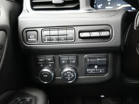 Used 2024 GMC Yukon XL Denali w/ Advanced Technology Package image 20