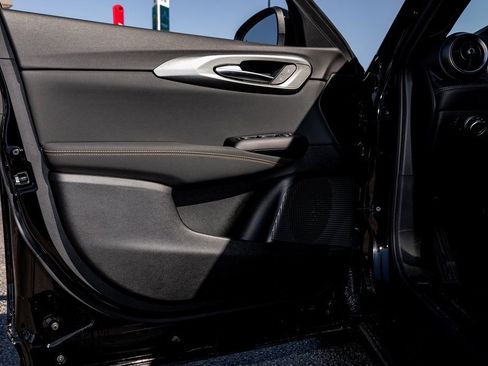 New 2025 Alfa Romeo Tonale w/ Premium Package image 35