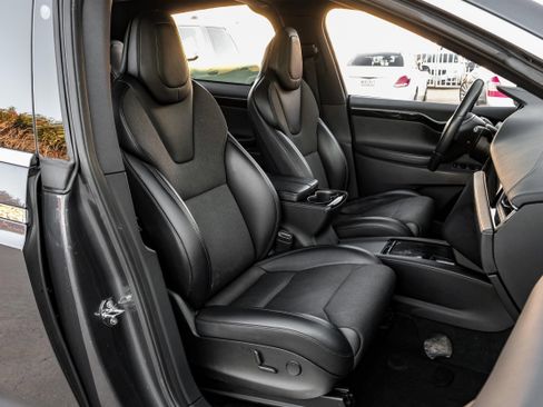 Used 2018 Tesla Model X 75D image 37