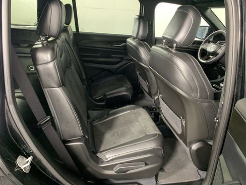 Used 2023 Jeep Grand Cherokee L Laredo AWD/4WD image 37