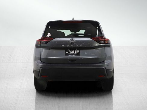 Used 2025 Nissan Rogue SV image 4