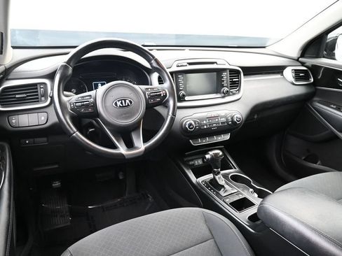 Used 2017 Kia Sorento FWD w/ LX Convenience Package image 11