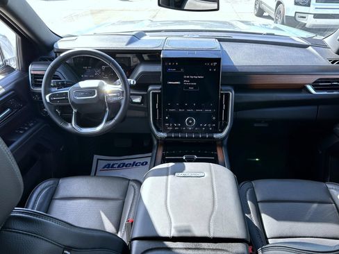 Used 2025 GMC Yukon XL Denali AWD/4WD image 12