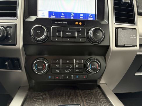 Used 2020 Ford F250 Lariat w/ Lariat Value Package AWD/4WD image 36