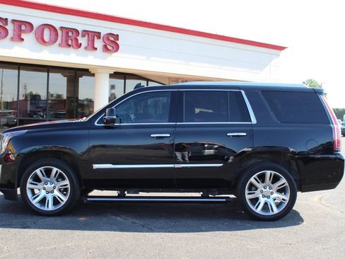 Used 2017 Cadillac Escalade Premium Luxury RWD image 6
