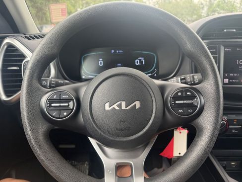 Used 2025 Kia Soul LX w/ LX Technology Package FWD image 18