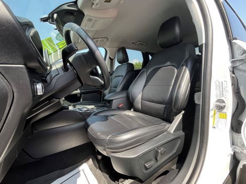 Used 2021 Ford Escape SEL w/ Technology Package FWD image 5