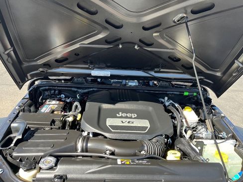 Used 2018 Jeep Wrangler Unlimited Sport S image 34