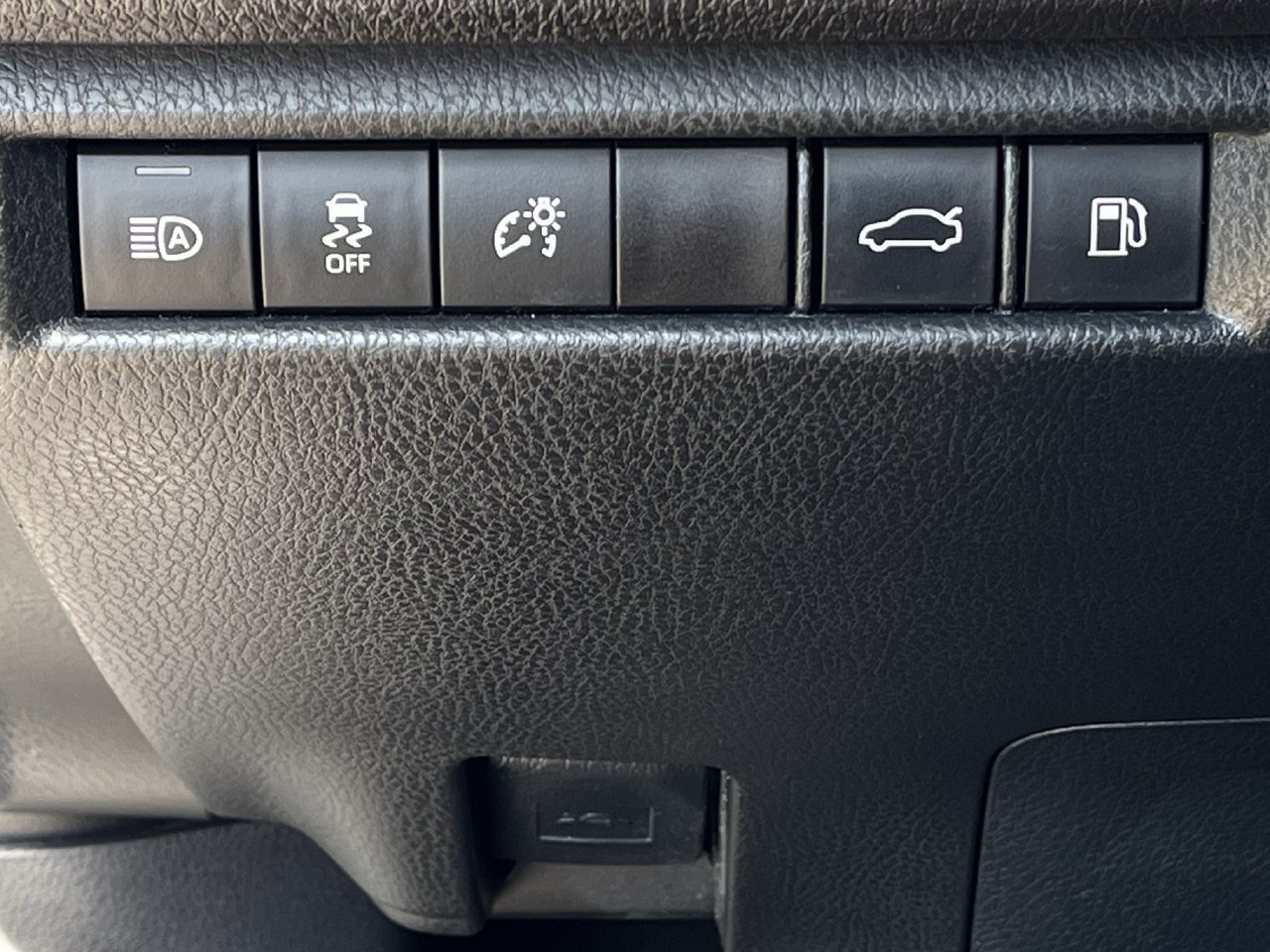 Used 2025 Toyota Camry LE FWD image 20