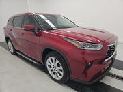 Used 2025 Toyota Highlander Limited FWD image 3