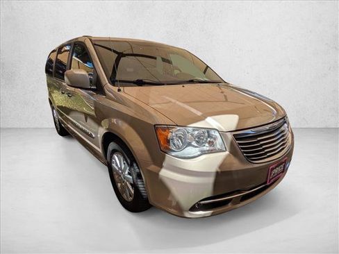 Used 2015 Chrysler Town & Country Touring w/ Driver Convenience Group FWD image 3