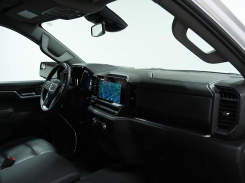 Used 2025 GMC Sierra 1500 SLT image 15