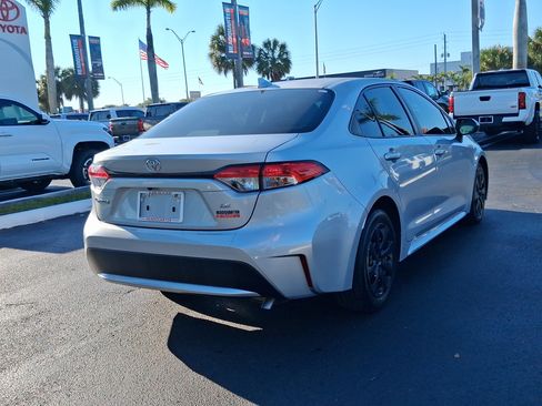 Used 2021 Toyota Corolla LE image 8
