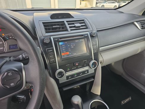 Used 2012 Toyota Camry LE image 22