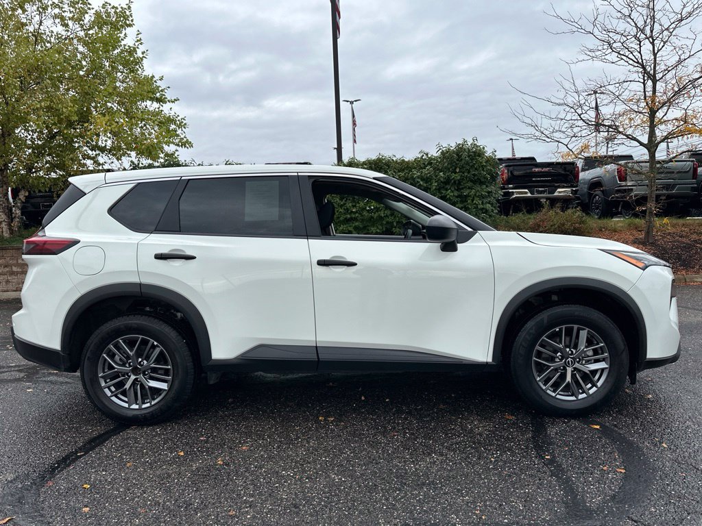 Used 2024 Nissan Rogue S AWD/4WD image 12