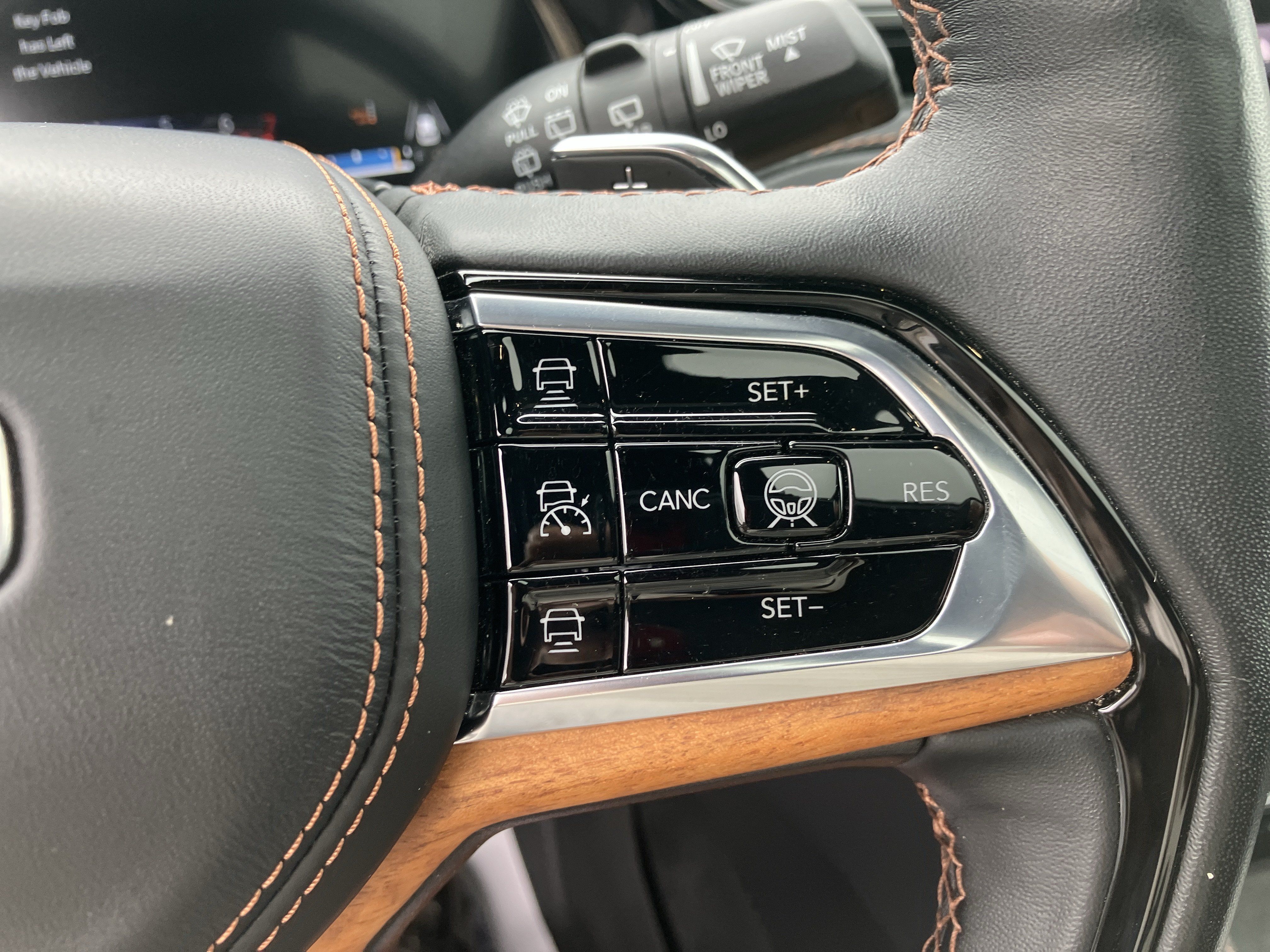 Used 2022 Jeep Grand Cherokee Summit AWD/4WD image 28