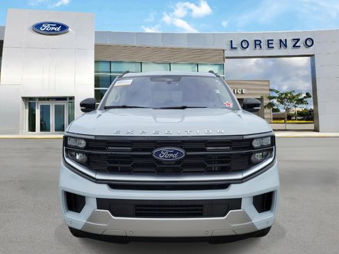 Certified 2025 Ford Expedition Platinum AWD/4WD image 2