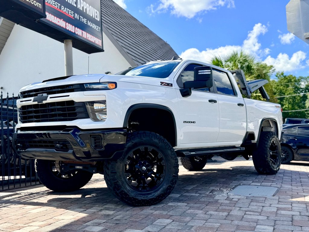 Used 2024 Chevrolet Silverado 2500 Custom w/ Custom Value Package AWD/4WD image 1