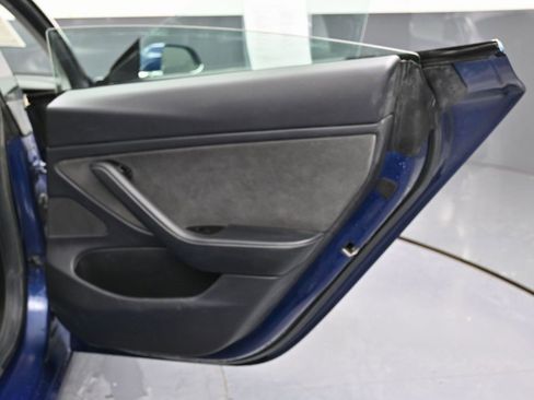 Used 2019 Tesla Model 3 Long Range image 40