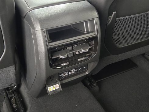 New 2025 Jeep Grand Cherokee Limited image 9