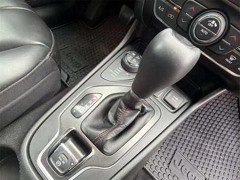 Used 2021 Jeep Cherokee Trailhawk w/ Sun, Sound & Nav Group image 9