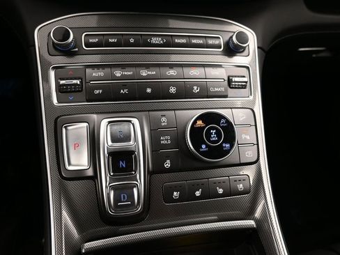 Used 2023 Hyundai Santa Fe Limited AWD/4WD image 17