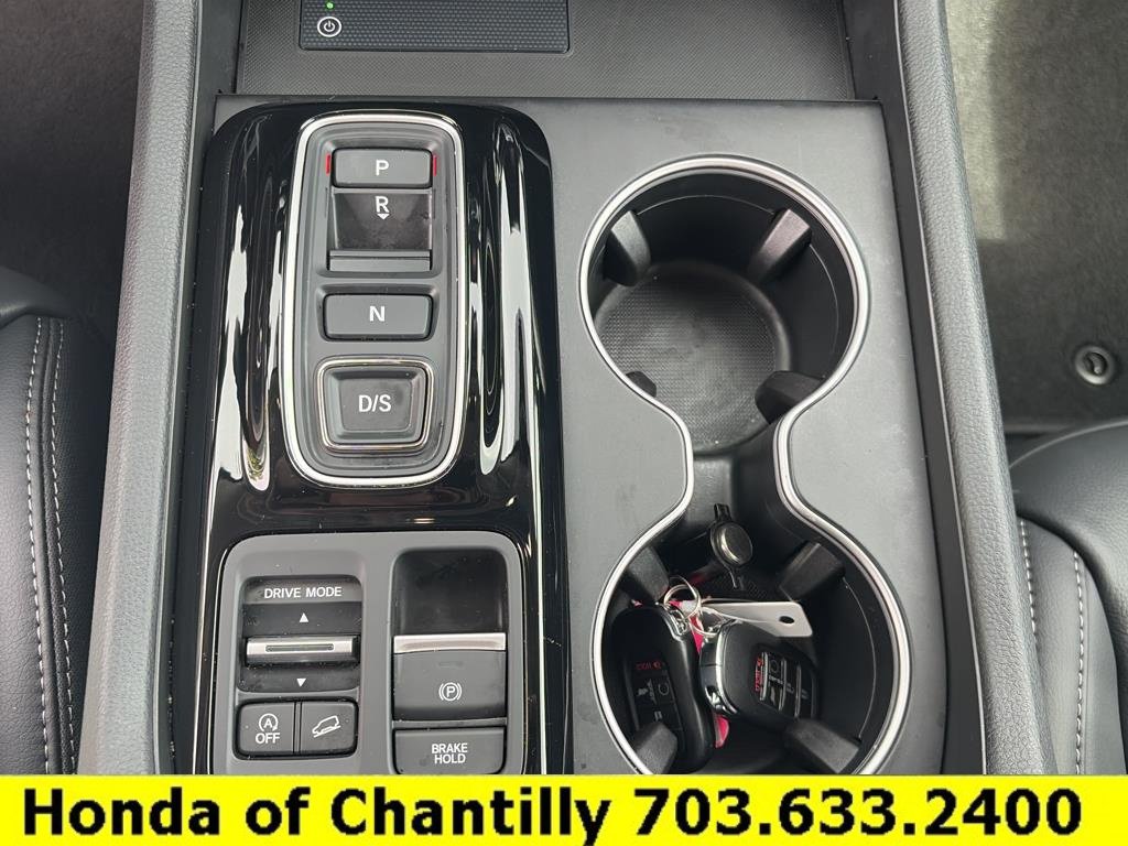 Certified 2025 Honda Pilot Touring image 15