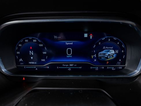 Used 2022 Chevrolet Suburban Z71 w/ Luxury Package image 17