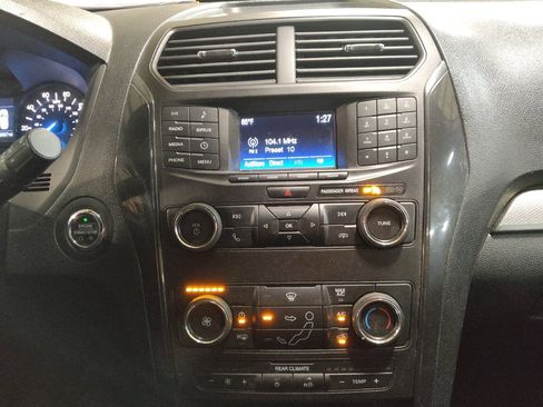 Used 2018 Ford Explorer XLT image 25
