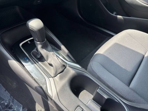 Used 2025 Toyota Corolla LE FWD image 31