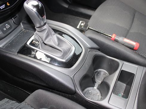 Used 2022 Nissan Rogue Sport S image 24