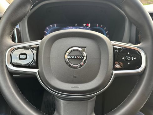 Certified 2025 Volvo XC60 B5 Plus image 28