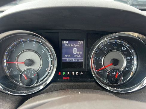 Used 2016 Chrysler Town & Country Touring w/ Driver Convenience Group FWD image 11