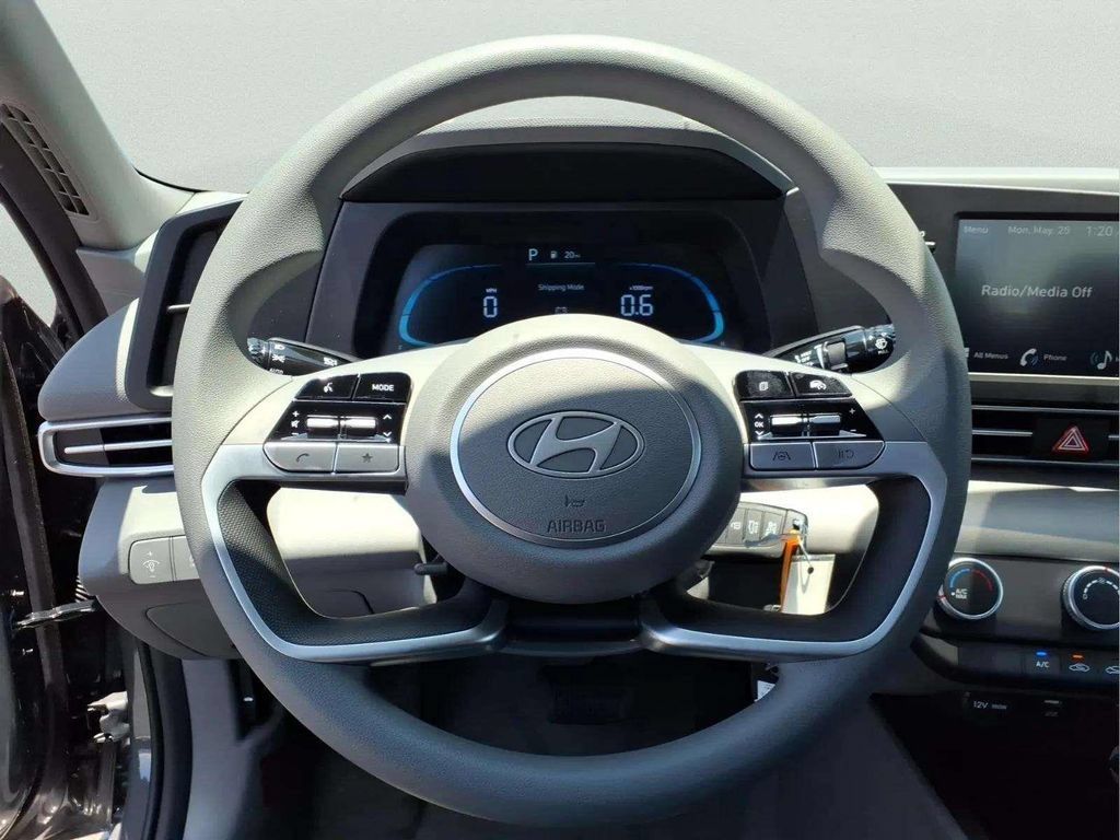 New 2026 Hyundai Elantra SE FWD image 13