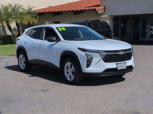 Used 2024 Chevrolet Trax LS FWD image 2