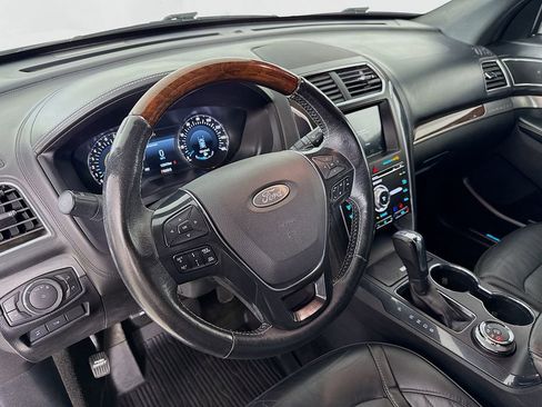Used 2018 Ford Explorer Platinum image 9