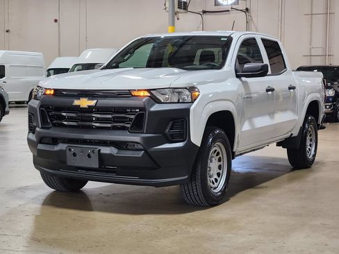 Used 2023 Chevrolet Colorado W/T w/ WT Convenience Package RWD image 4