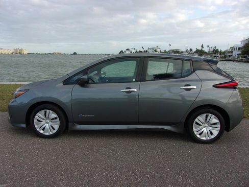 Used 2022 Nissan Leaf S FWD image 11