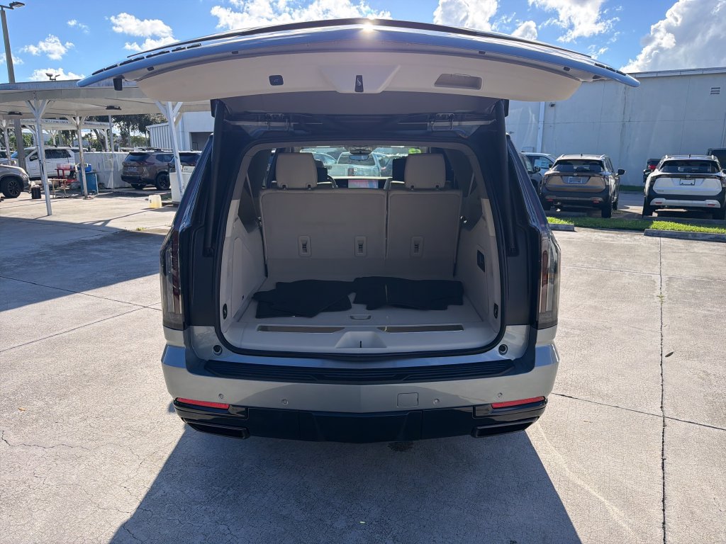 Used 2025 Cadillac Escalade ESV Sport Platinum w/ LPO, Floor Liner Package AWD/4WD image 35