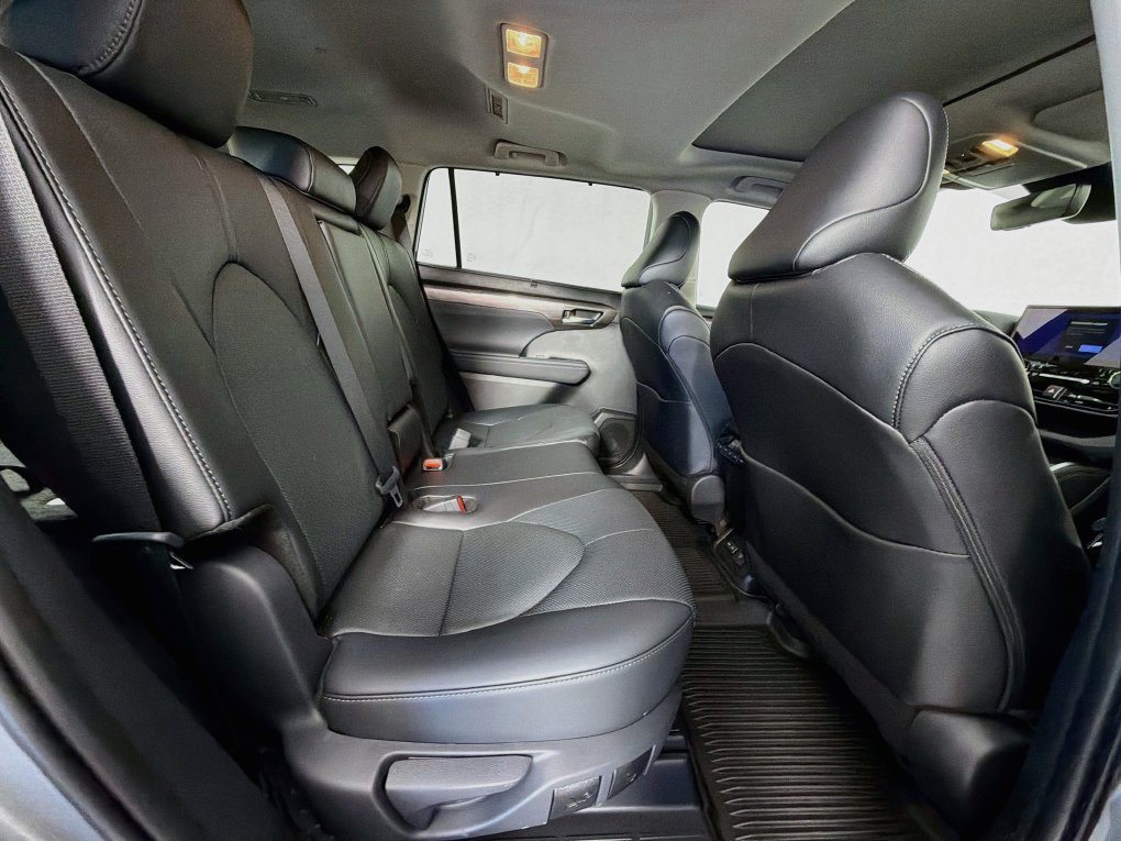 Used 2026 Toyota Highlander Limited AWD/4WD image 28