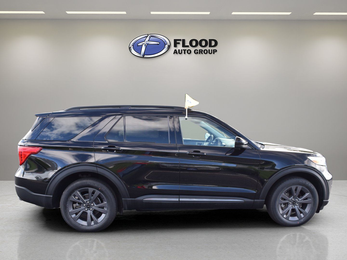 Used 2024 Ford Explorer XLT w/ Equipment Group 202A AWD/4WD image 3
