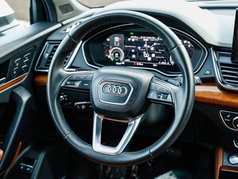 Used 2023 Audi Q5 e Premium Plus image 13