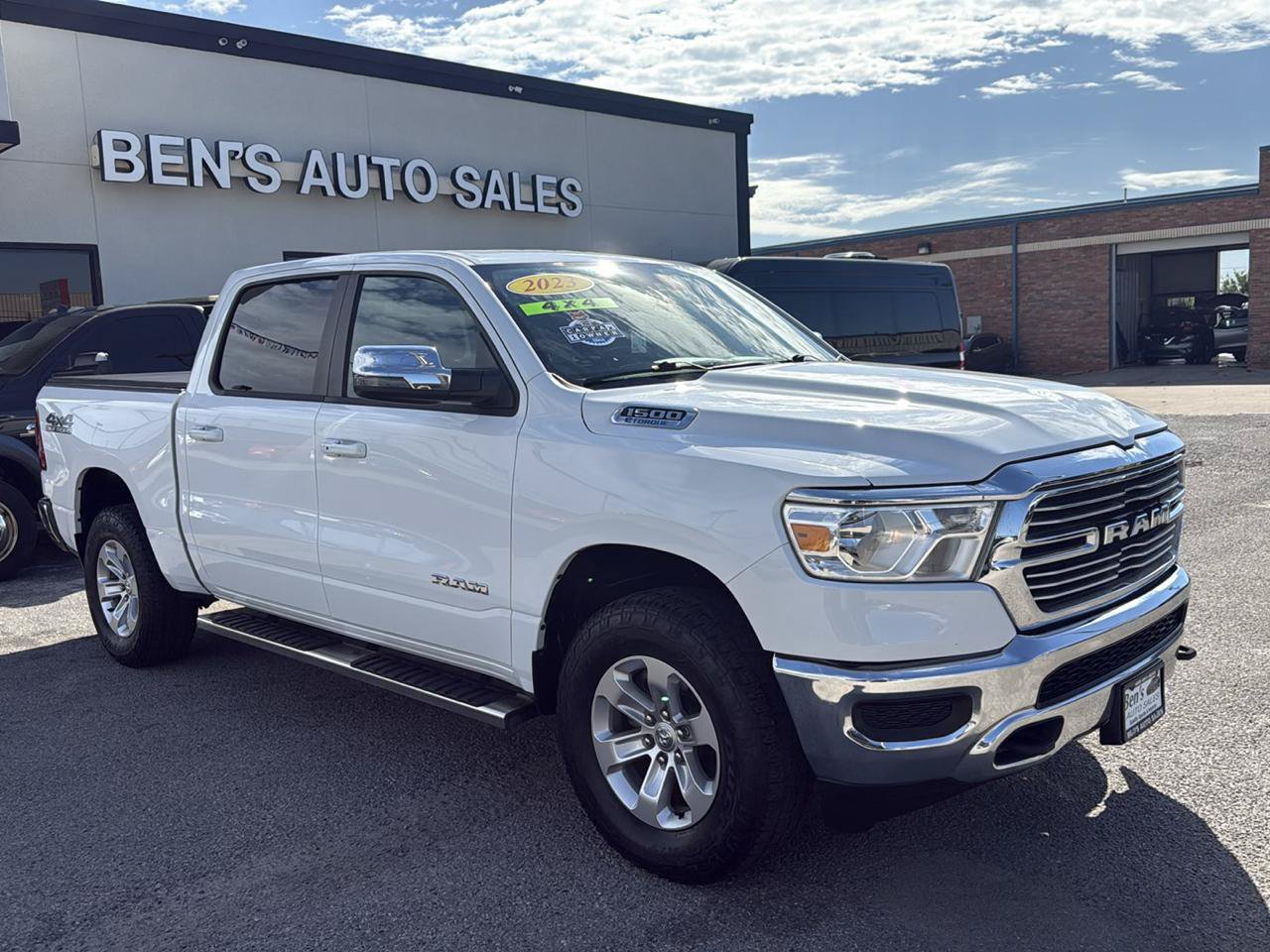 Used 2023 RAM 1500 Laramie w/ Off Road Group AWD/4WD image 4