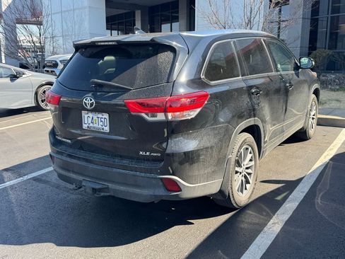 Used 2018 Toyota Highlander XLE image 4