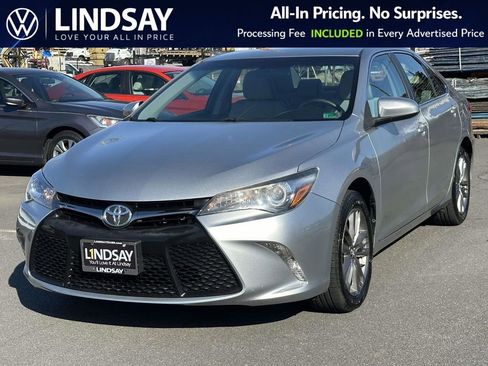 Used 2017 Toyota Camry SE image 4