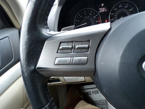 Used 2011 Subaru Outback 3.6R Premium image 18