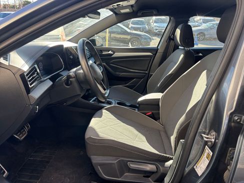 Used 2025 Volkswagen Jetta Sport image 27