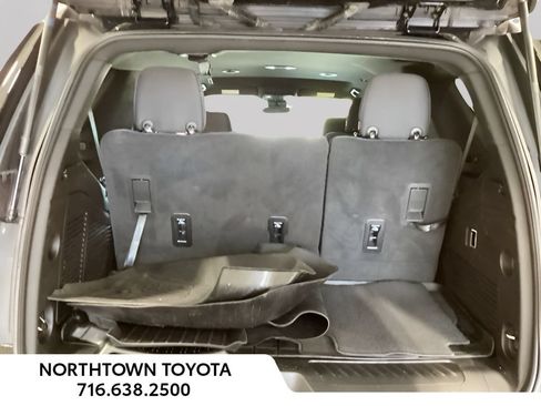 Used 2023 GMC Yukon SLE w/ Gmc Pro Safety Plus Package AWD/4WD image 15